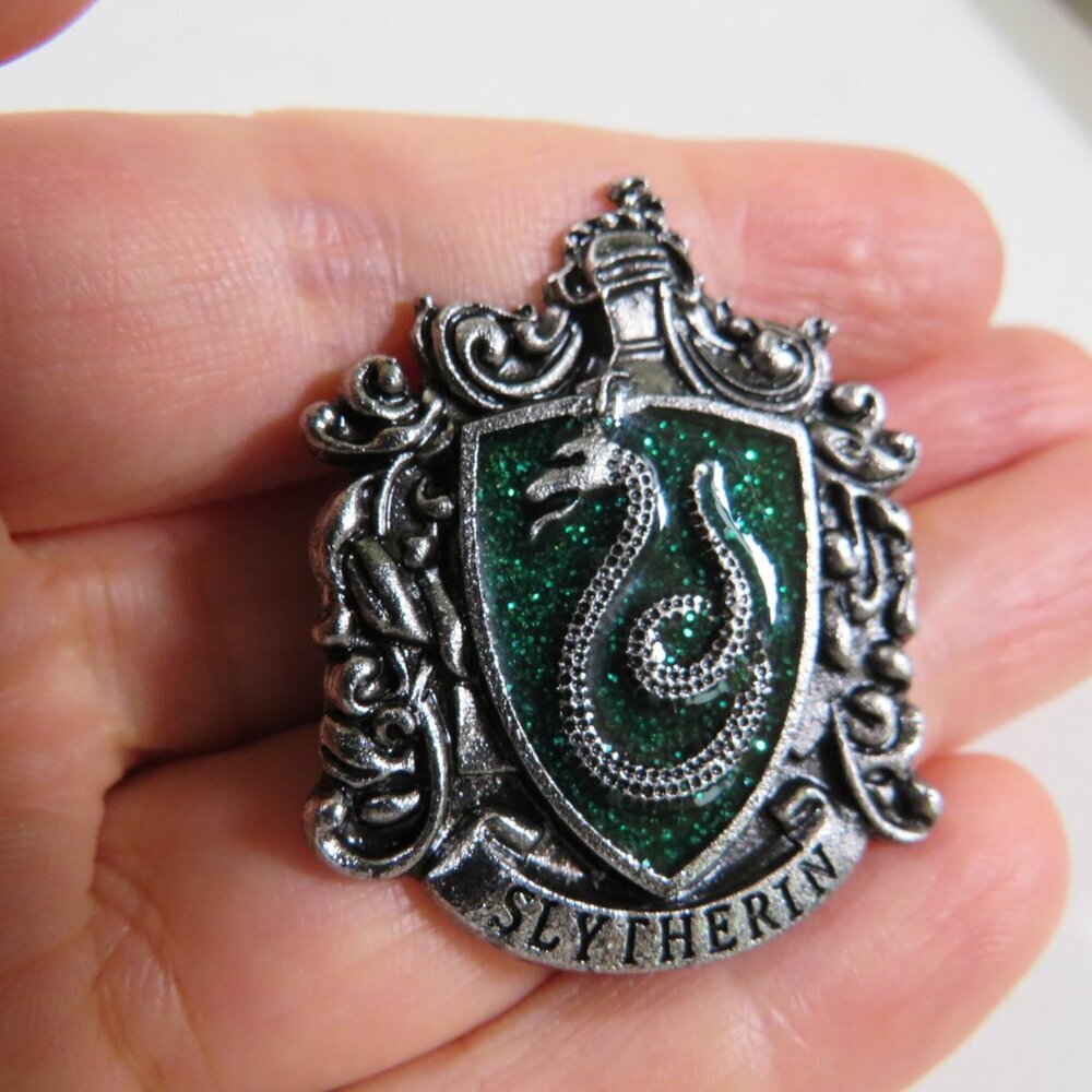Harry Potter Metal Lapel Pin GREEN from Universal Orlando
